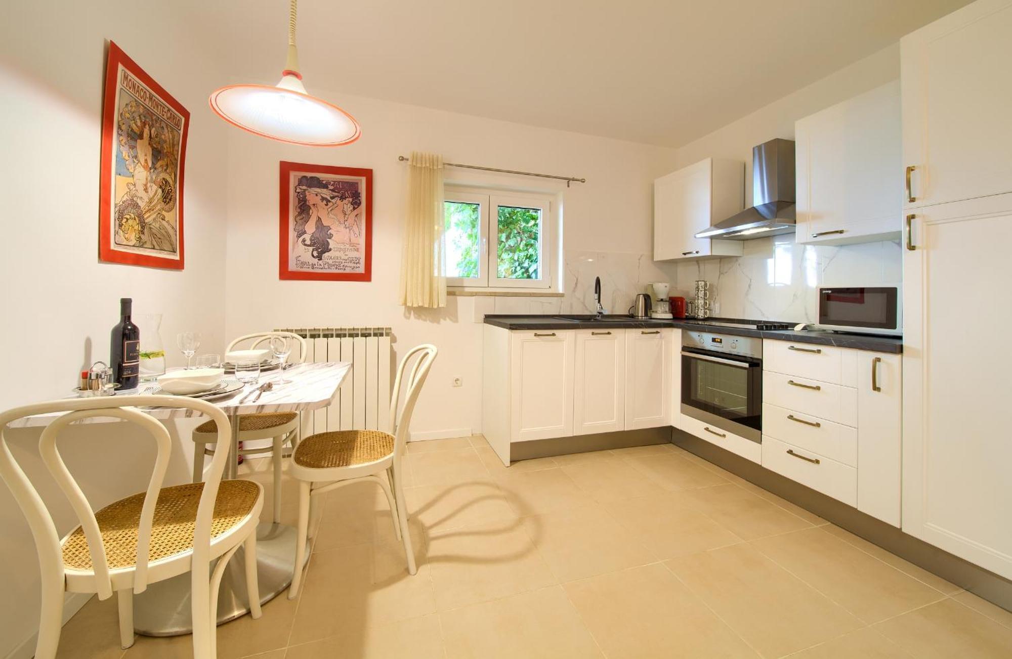 Apartments Six คราลเยวีจา ภายนอก รูปภาพ
