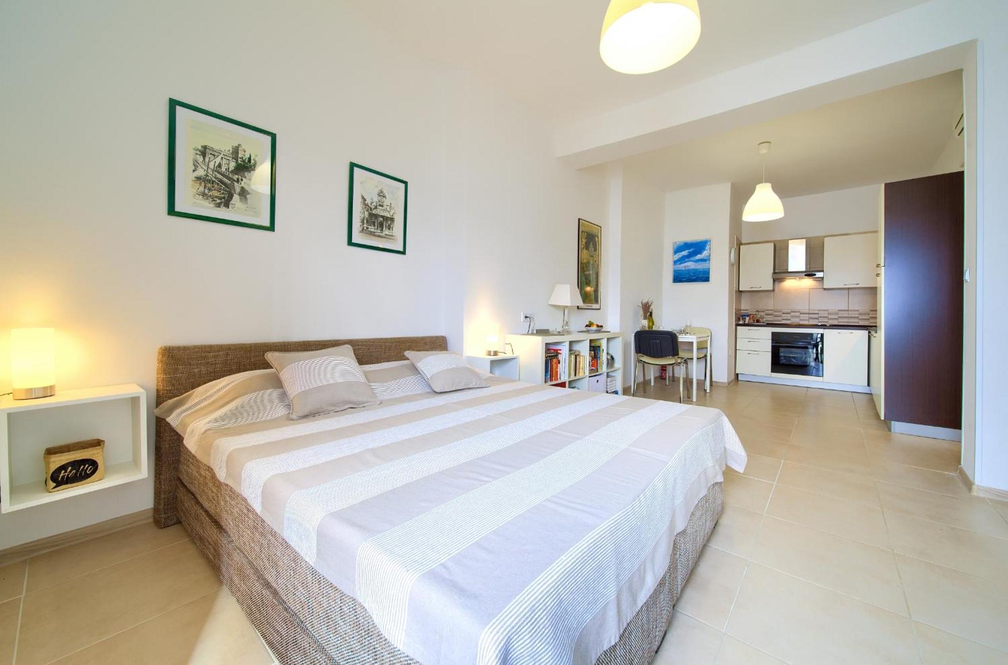 Apartments Six คราลเยวีจา ภายนอก รูปภาพ