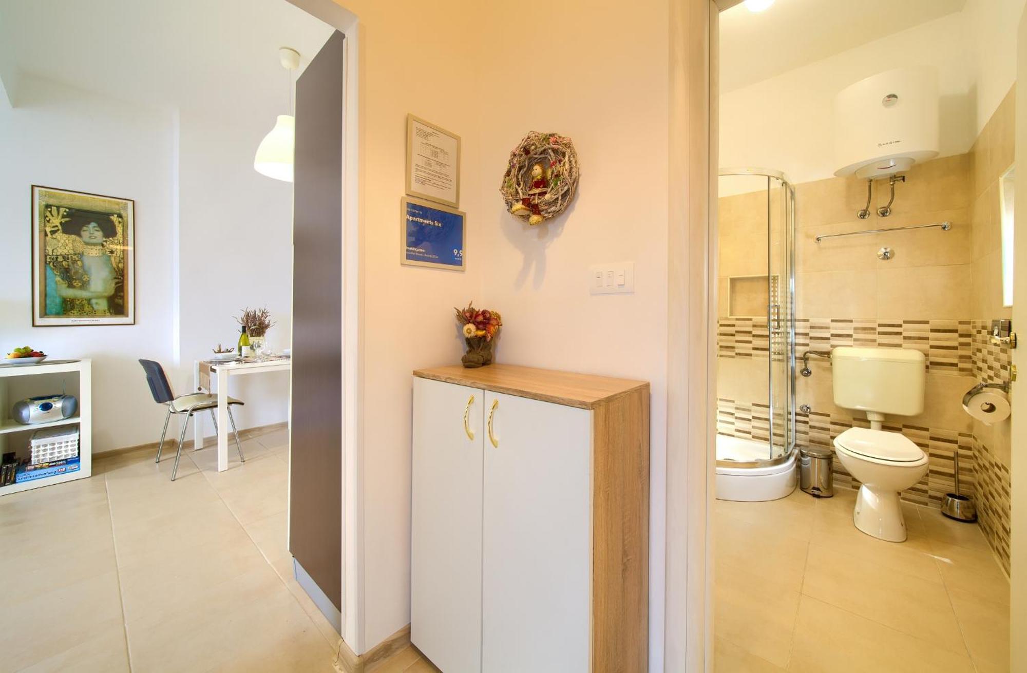 Apartments Six คราลเยวีจา ภายนอก รูปภาพ