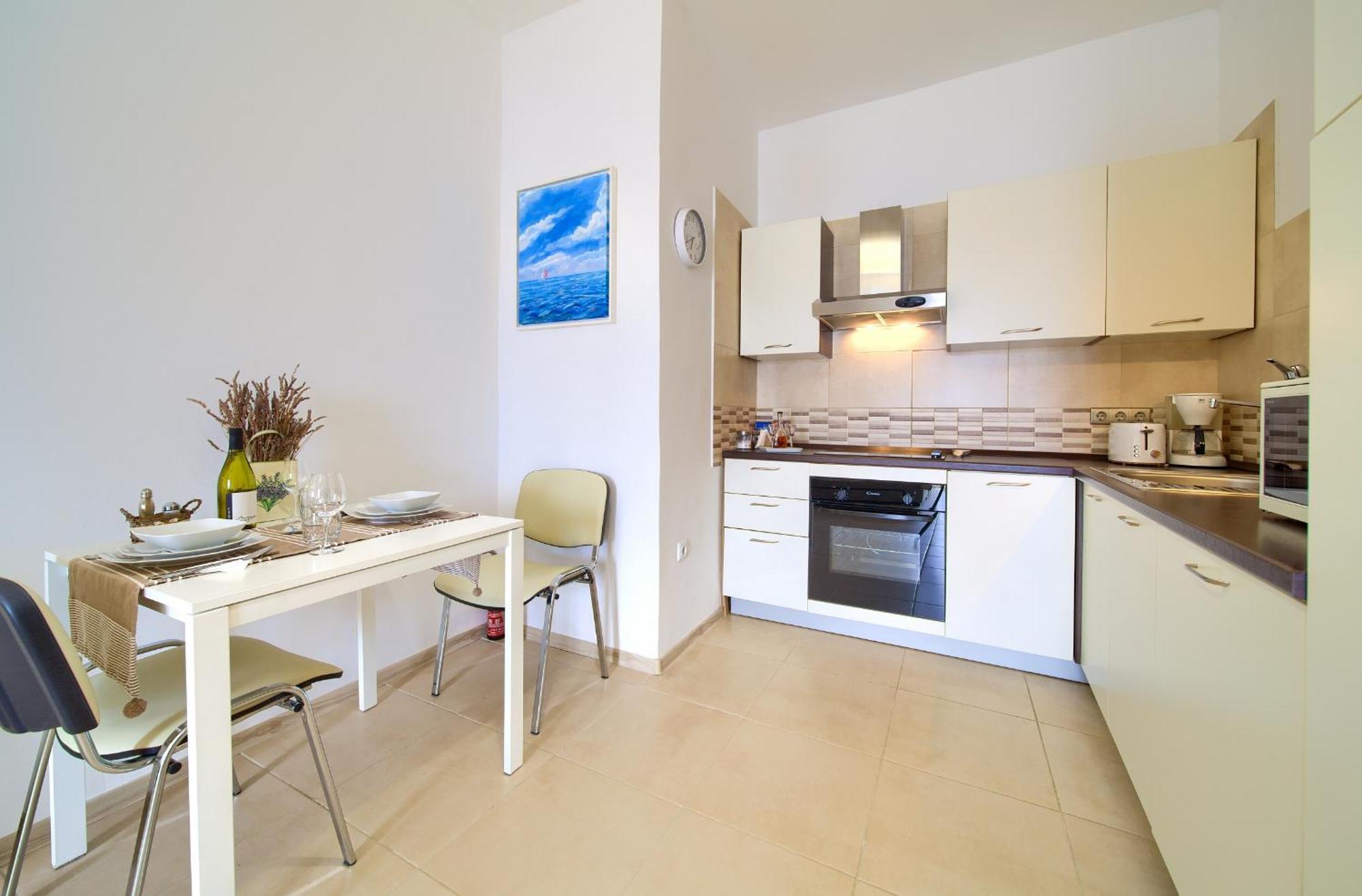 Apartments Six คราลเยวีจา ภายนอก รูปภาพ