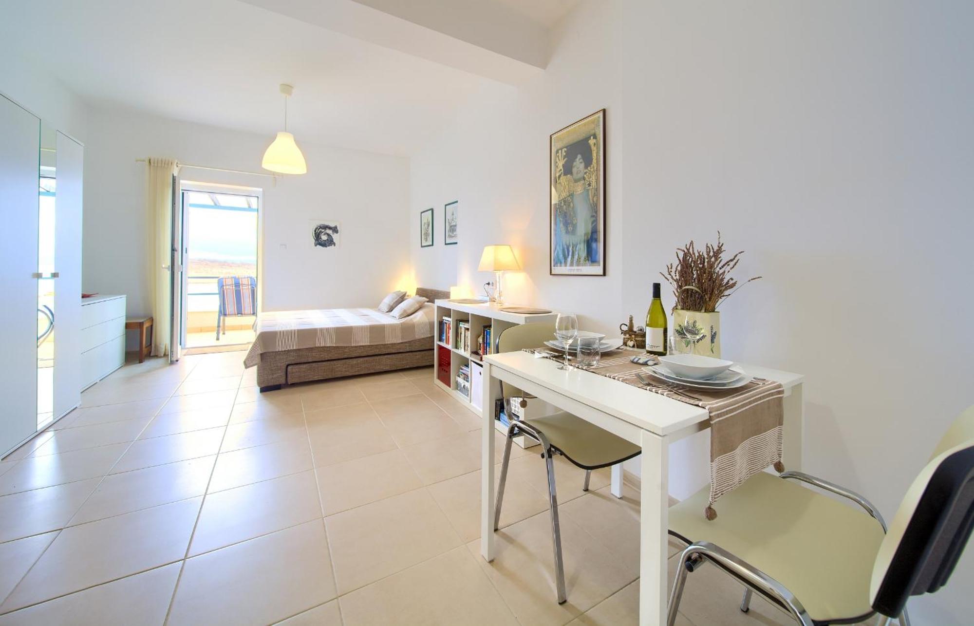 Apartments Six คราลเยวีจา ภายนอก รูปภาพ