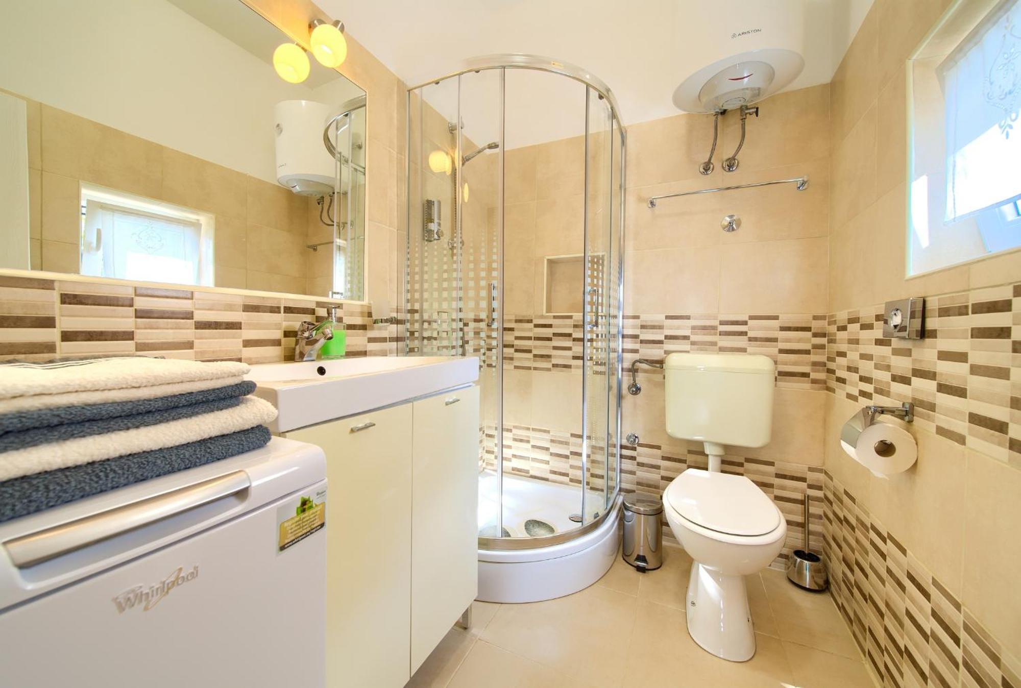 Apartments Six คราลเยวีจา ภายนอก รูปภาพ